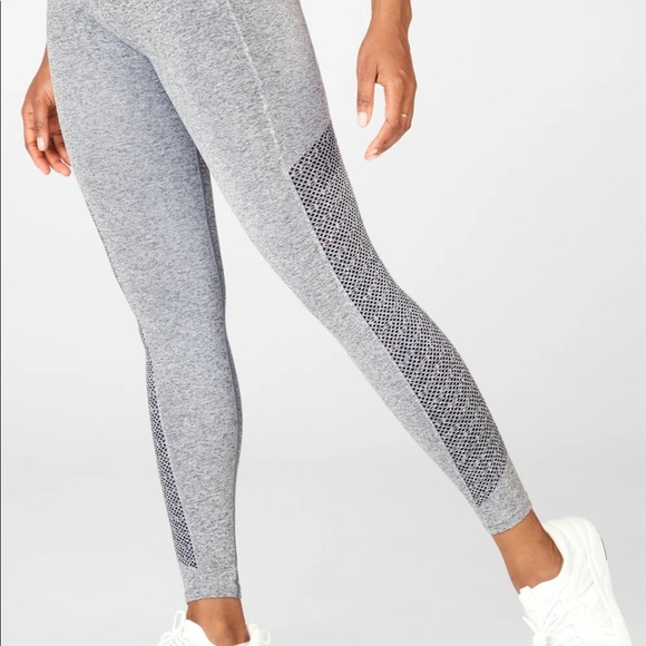 SOLD 🆕 Fabletics gym leggings - Picture 3 of 15